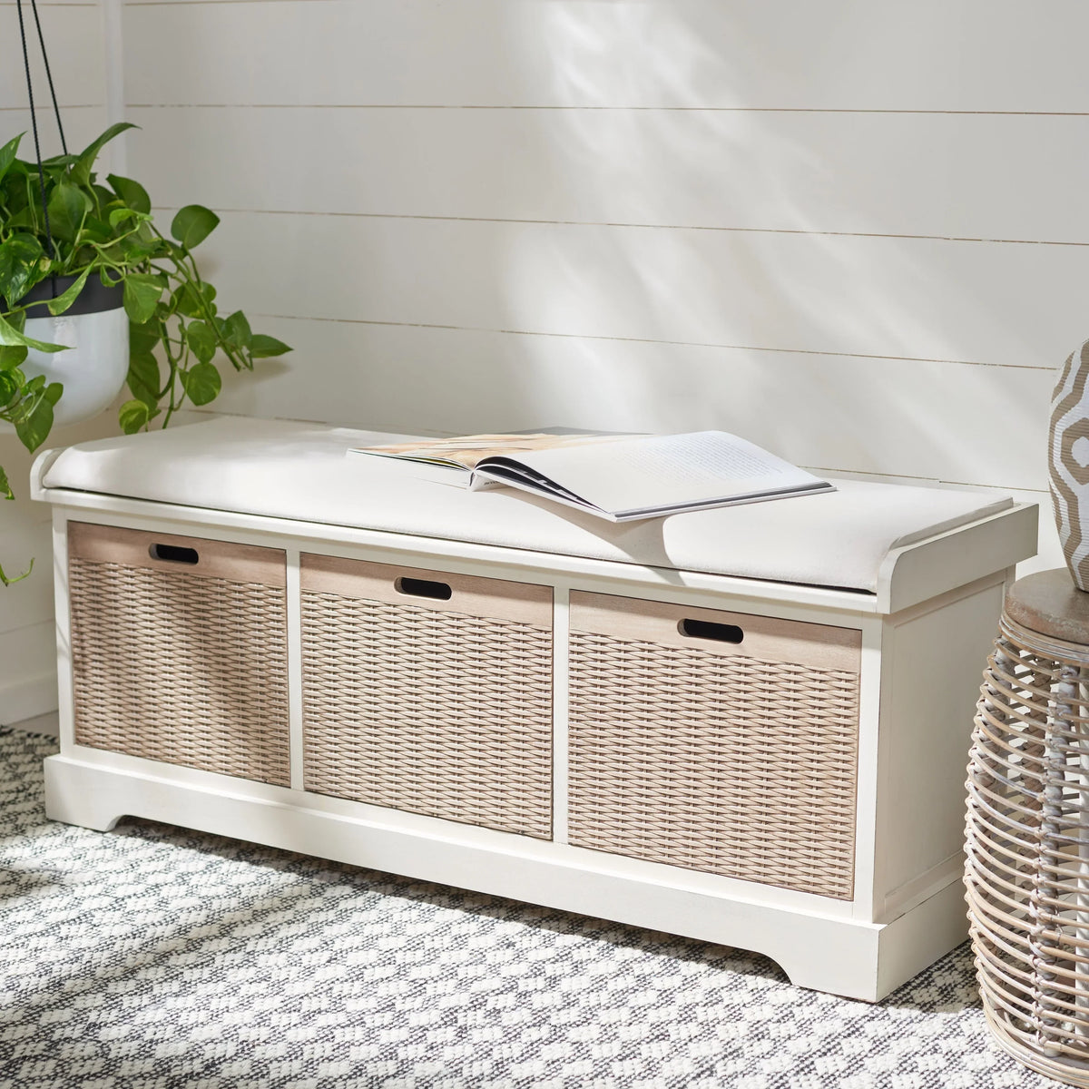 Banc de rangement SAFAVIEH Fiorello avec coussin et 3 tiroirs - 47,3 L x 15 P x 19 H - 47 L x 15 P x 19 H