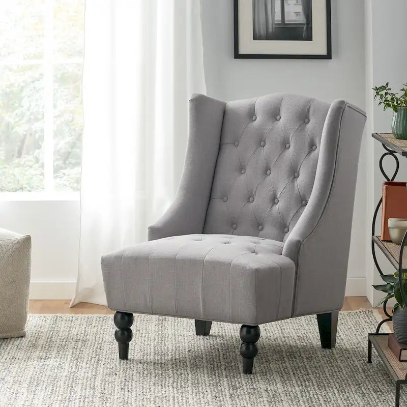 Fauteuil club capitonné à dossier haut avec accoudoirs, surpiqûres à losanges et boutons, argent