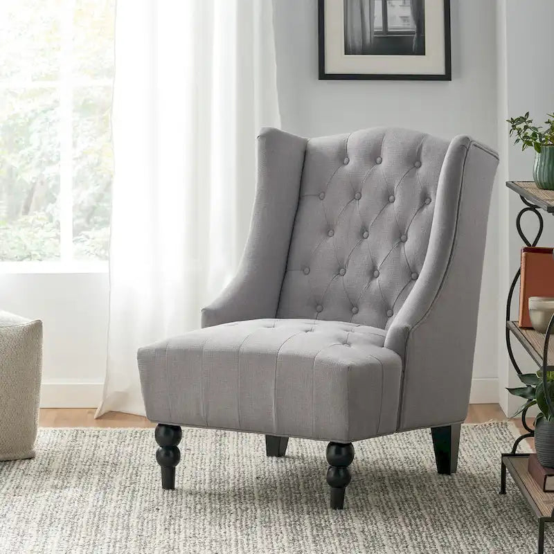 Fauteuil club capitonné à dossier haut avec accoudoirs, surpiqûres à losanges et boutons, argent