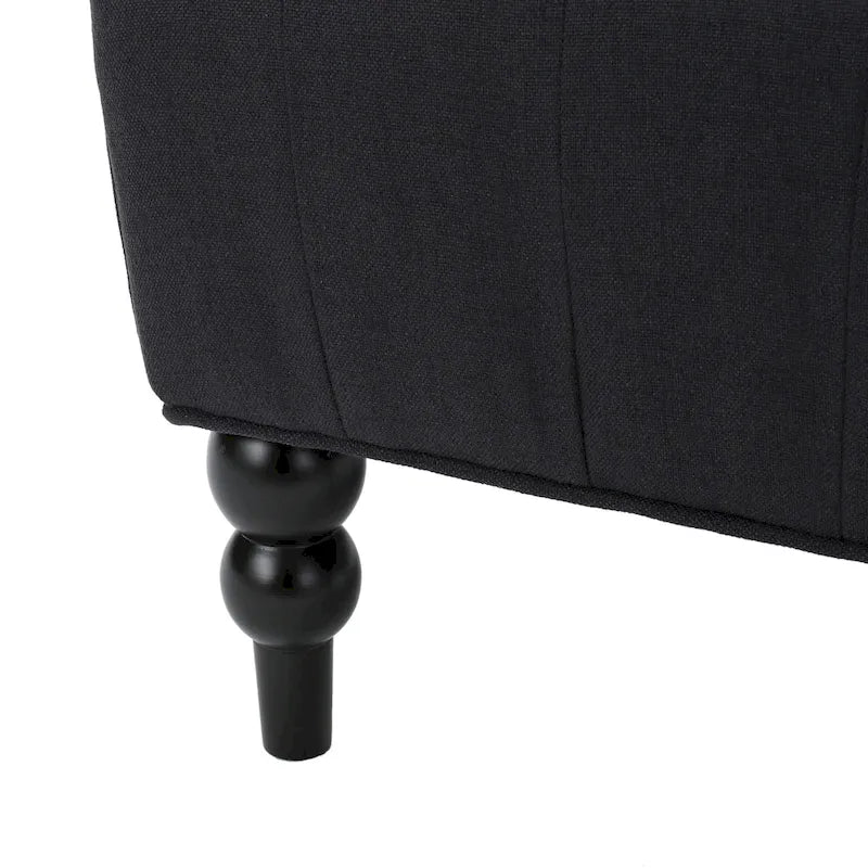Fauteuil club capitonné à dossier haut avec accoudoirs, surpiqûres à losanges et boutons, argent