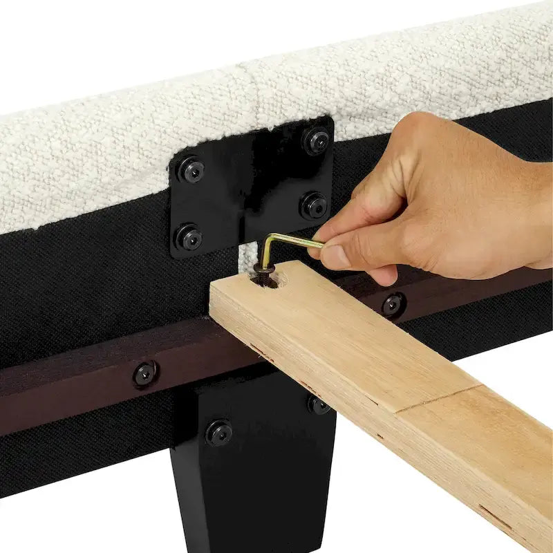 Lit plateforme avec tête de lit capitonnée en bouclette blanche haute