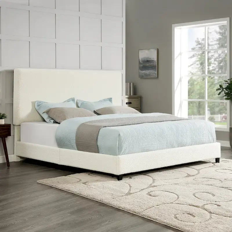 Lit plateforme avec tête de lit capitonnée en bouclette blanche haute
