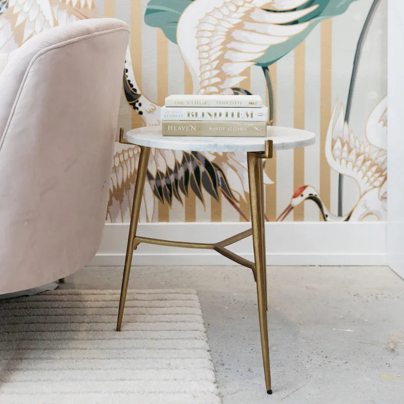 Table d'appoint ronde en marbre blanc avec base trépied dorée