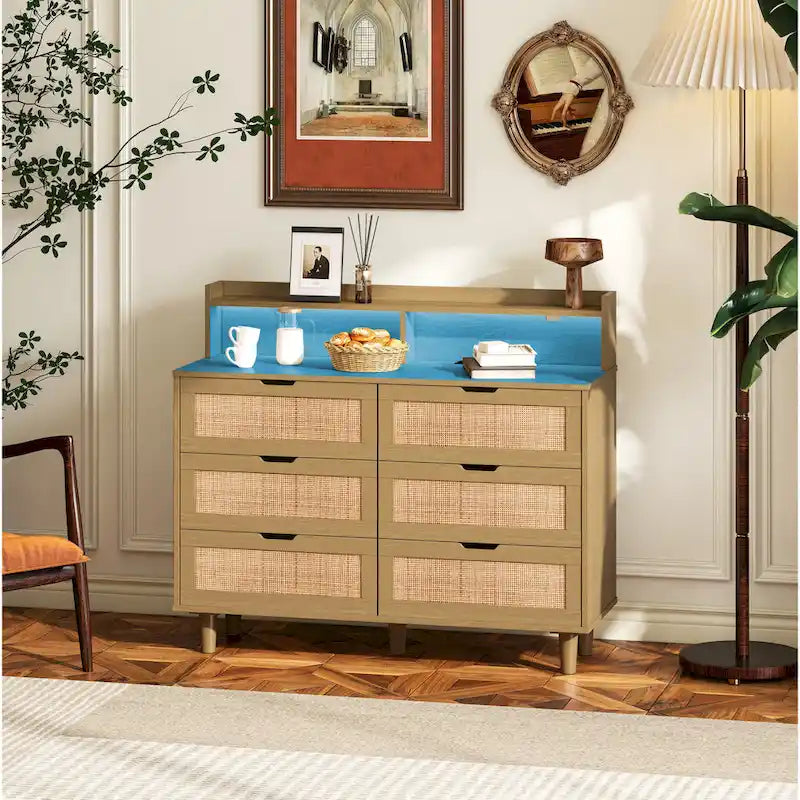 Commode à 6 tiroirs en rotin avec lumières LED, prise de courant et armoire de rangement en bois naturel