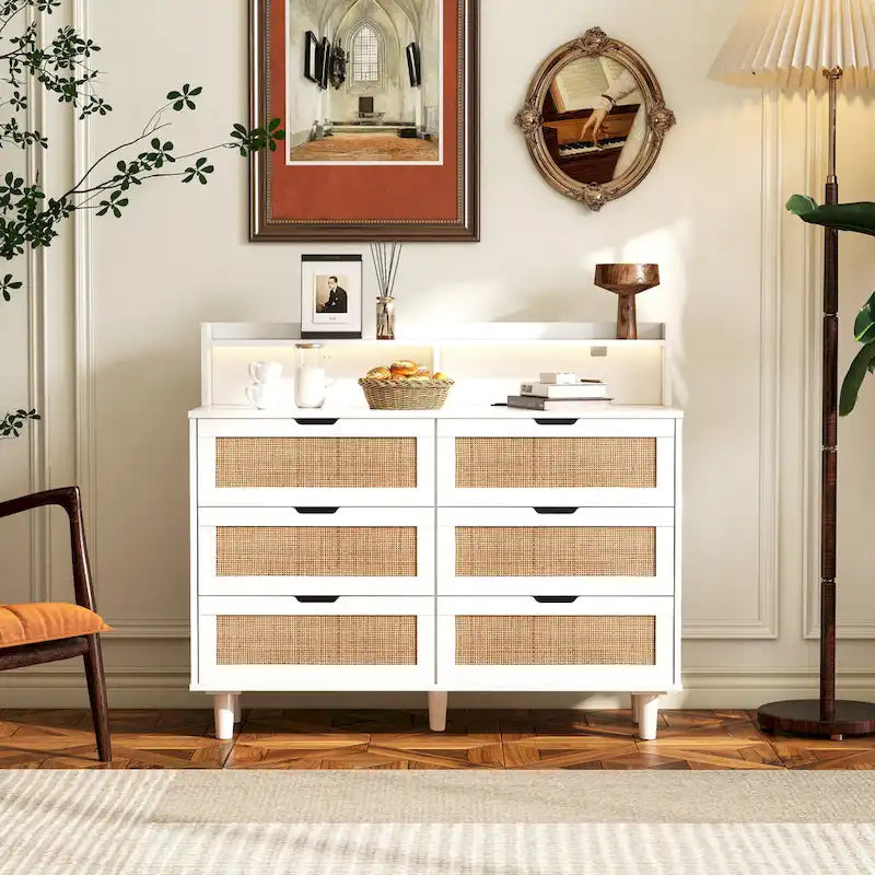 Commode à 6 tiroirs en rotin avec lumières LED, prise de courant et armoire de rangement en bois naturel