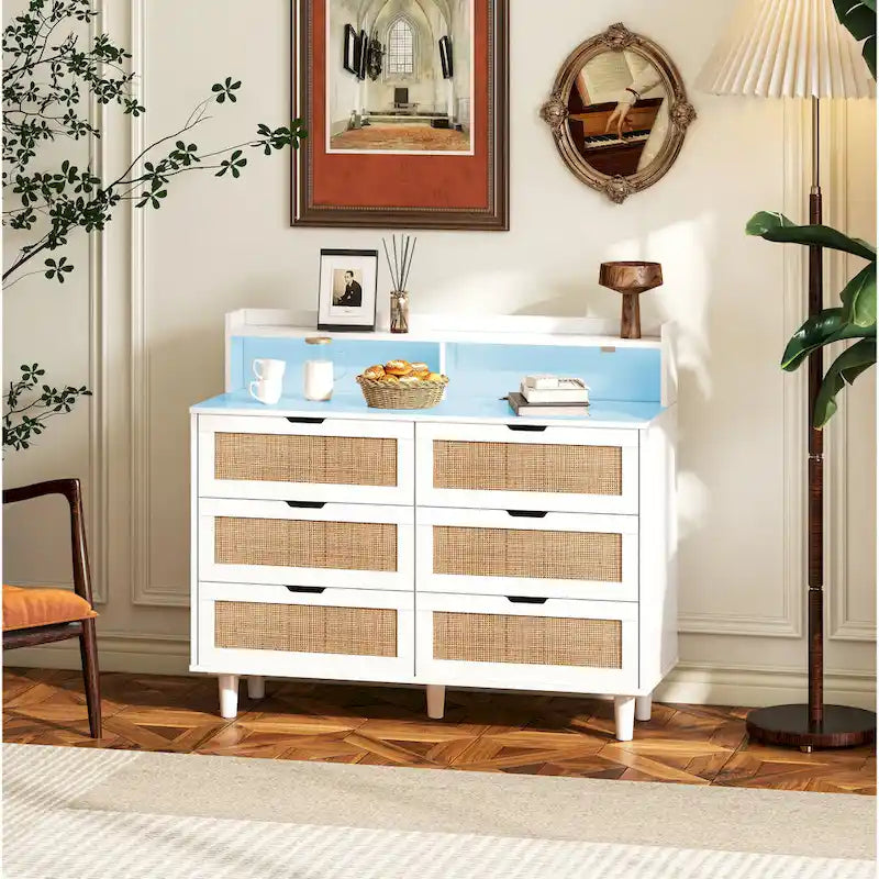 Commode à 6 tiroirs en rotin avec lumières LED, prise de courant et armoire de rangement en bois naturel